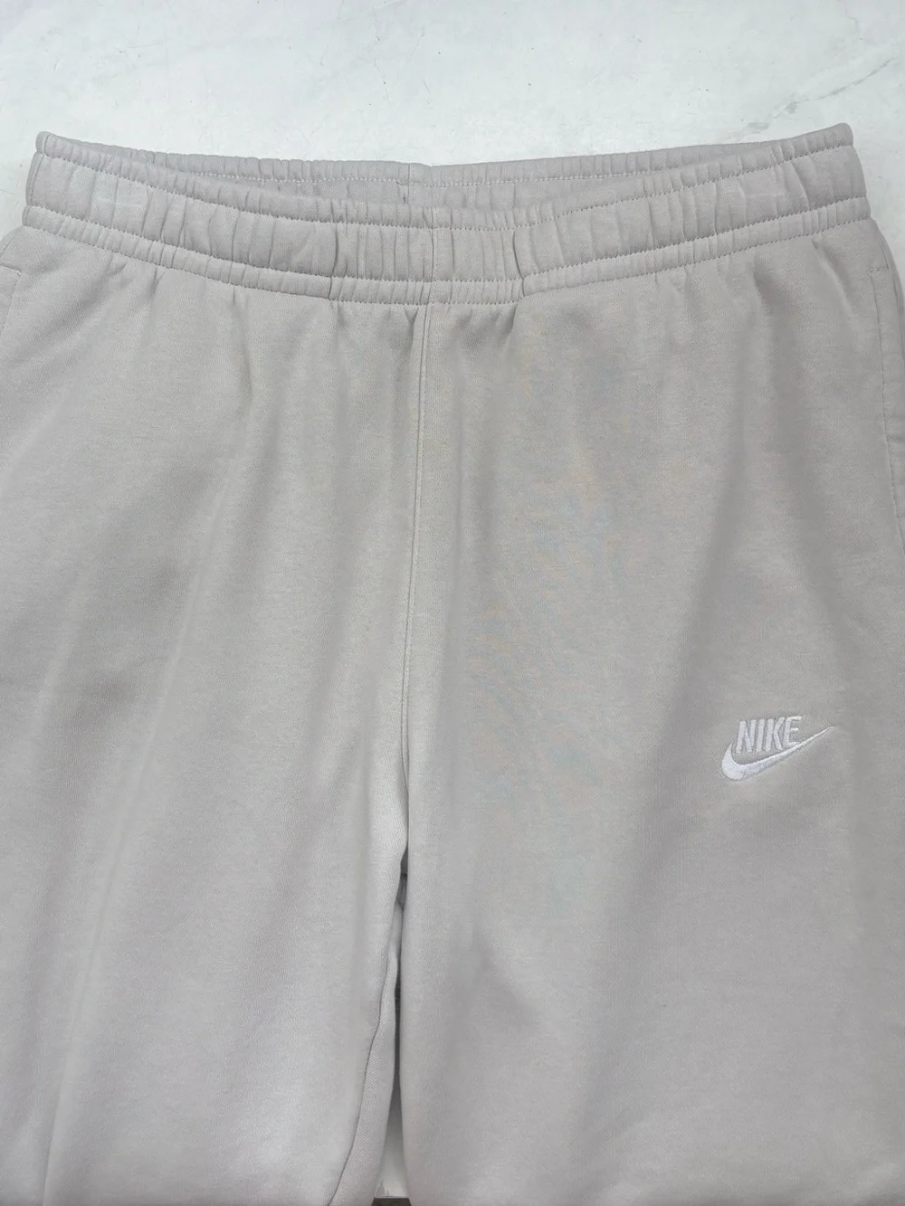 Nike Men’s Medium Ivory Sportswear Club Fleece Sweatpant Joggers Loungewear